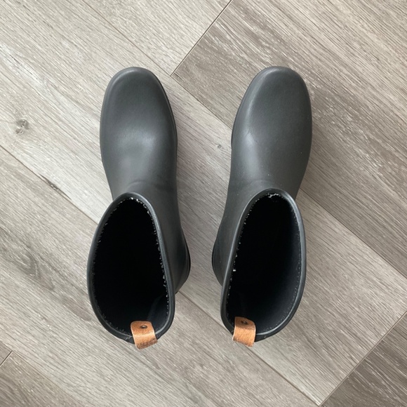 Aigle natural rubber waterproof boots, Made in France, 8.5 women’s - Picture 5 of 8
